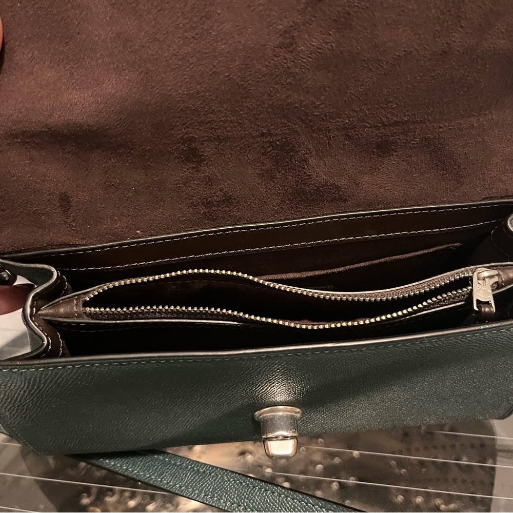 Coach purse, like new. Used for less than a month. Dark green.